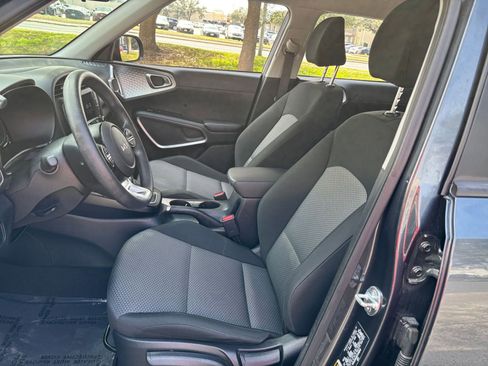 Used 2025 Kia Soul LX w/ LX Technology Package image 31