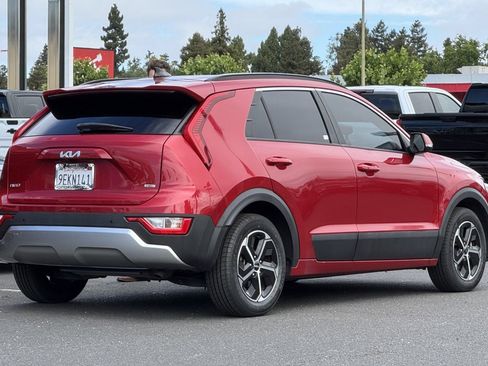 Used 2023 Kia Niro EX FWD image 5