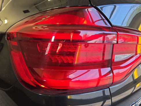 Used 2021 BMW X3 xDrive30e w/ Executive Package AWD/4WD image 38