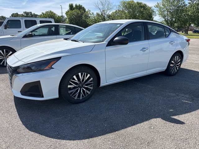Used 2025 Nissan Altima 2.5 SV FWD image 2