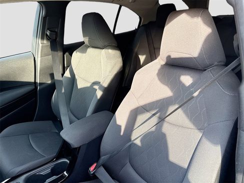 Used 2022 Toyota Corolla LE image 19