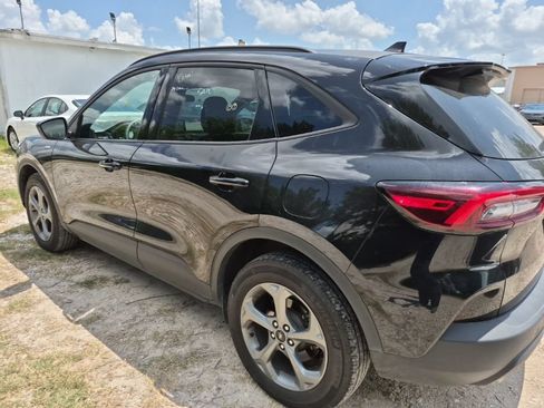 Used 2025 Ford Escape ST-Line AWD/4WD image 2