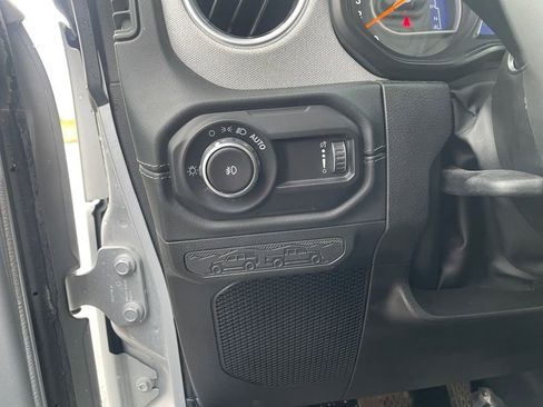 Used 2024 Jeep Wrangler Unlimited Sahara AWD/4WD image 39