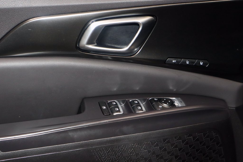 Used 2025 Kia Carnival SX Prestige FWD image 24