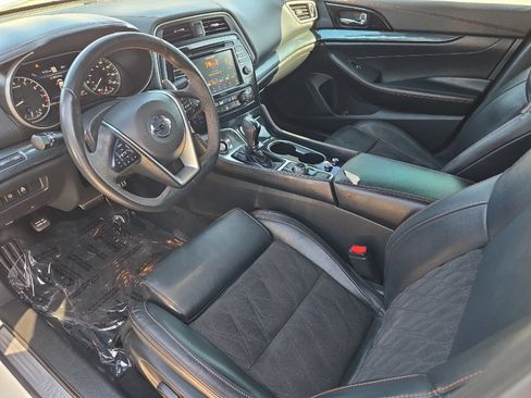 Used 2021 Nissan Maxima SR w/ Sport Mat Group FWD image 9