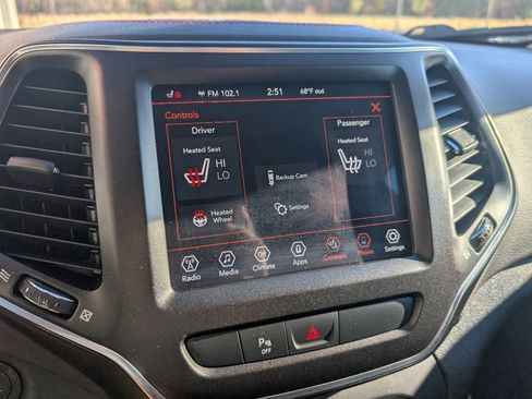 Used 2019 Jeep Cherokee Trailhawk w/ Cold Weather Group image 16