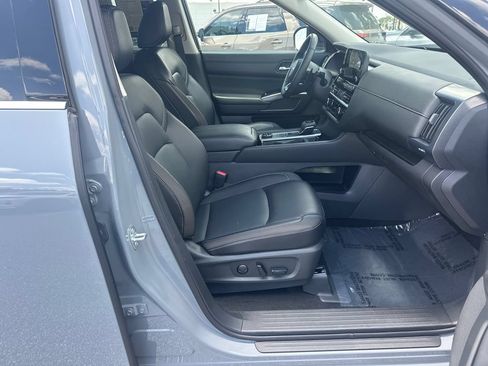 Used 2024 Nissan Pathfinder SL AWD/4WD image 11