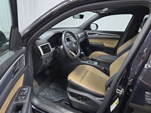 Used 2023 Volkswagen Atlas Cross Sport SE w/ Black Wheel Package FWD image 28
