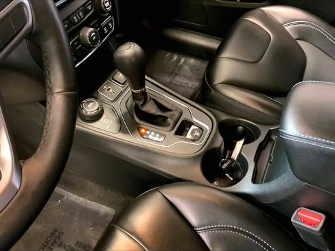 Used 2019 Jeep Cherokee Latitude Plus w/ Cold Weather Group image 15