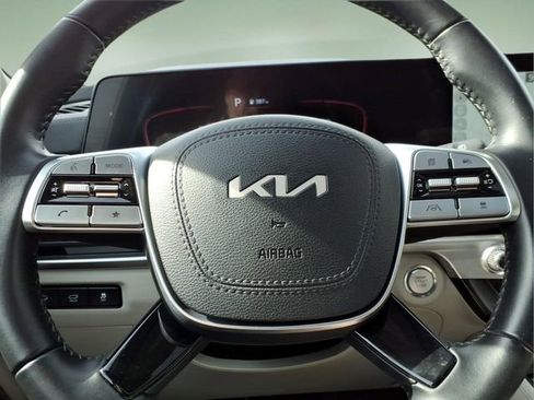 Used 2024 Kia Telluride EX w/ EX Captain's Chair Package FWD image 33