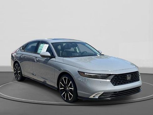 Used 2023 Honda Accord Touring image 4