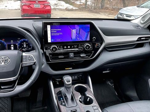 Used 2023 Toyota Highlander Limited image 7