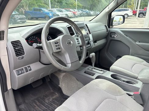 Used 2017 Nissan Frontier SV RWD image 6