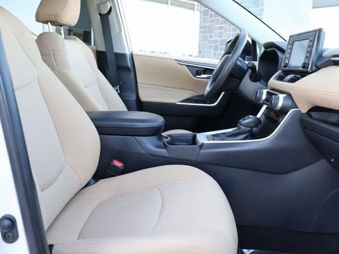 Used 2021 Toyota RAV4 XLE w/ Convenience Package image 10