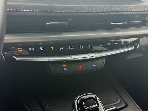 Used 2024 Cadillac XT4 Premium Luxury image 19