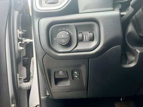 Used 2022 RAM 1500 Laramie AWD/4WD image 10