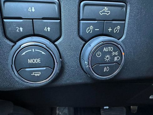 Used 2025 Chevrolet Silverado 2500 LT w/ Convenience Package image 34