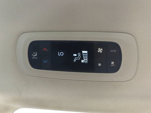 Used 2024 Chrysler Pacifica Touring-L FWD image 27