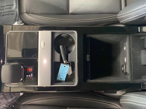 Used 2021 Land Rover Range Rover Velar R-Dynamic S image 19