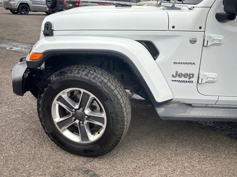 Used 2018 Jeep Wrangler Unlimited Sahara image 10