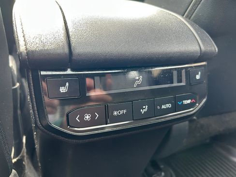 Used 2021 Toyota Highlander Platinum FWD image 16