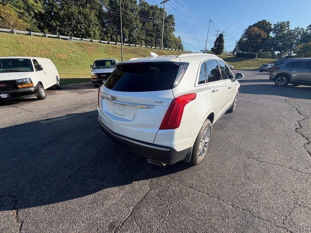 Used 2017 Cadillac XT5 Luxury w/ Driver Awareness Package AWD/4WD image 7