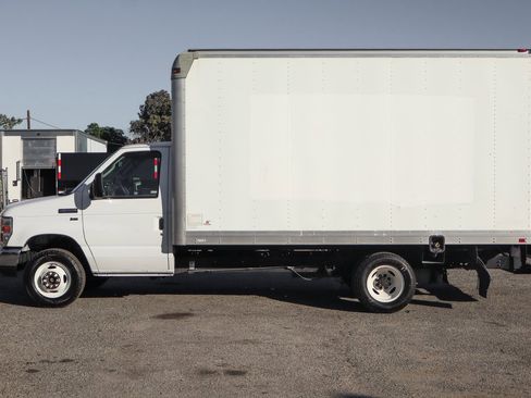 Used 2016 Ford E-350 and Econoline 350 Super Duty image 5