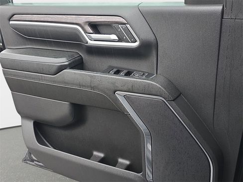 Used 2024 Chevrolet Silverado 2500 LTZ image 32