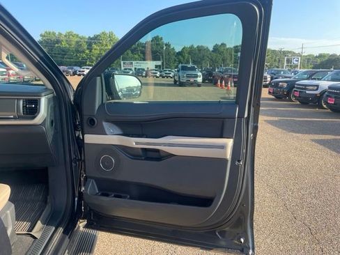 Used 2024 Ford Expedition XLT RWD image 22