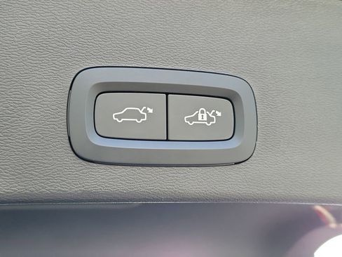 Certified 2026 Volvo XC40 B4 Core FWD image 16