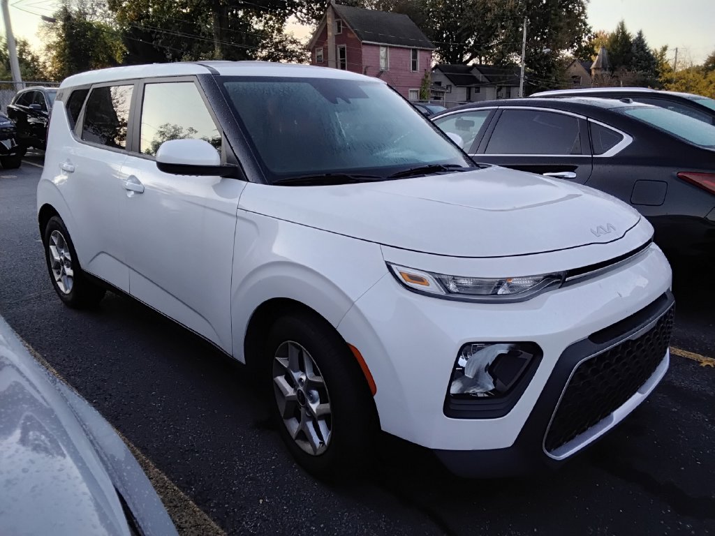 Used 2022 Kia Soul LX w/ Technology Package FWD image 12