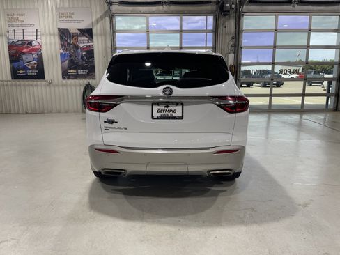 Used 2021 Buick Enclave Essence w/ Sound and Sites Package AWD/4WD image 2