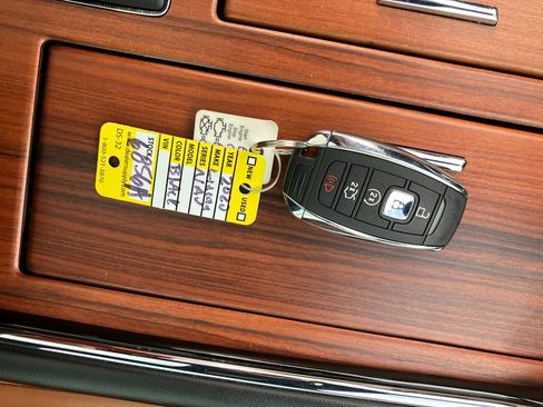 Used 2020 Lincoln Navigator Reserve w/ Equipment Group 208A Reserve AWD/4WD image 25
