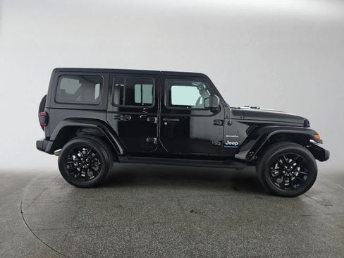 Used 2023 Jeep Wrangler Unlimited Sahara w/ Cold Weather Group AWD/4WD image 2