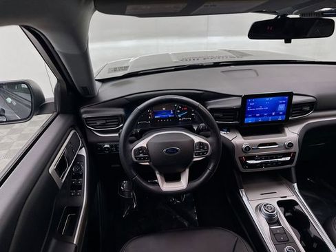 Used 2022 Ford Explorer XLT w/ Equipment Group 202A image 22