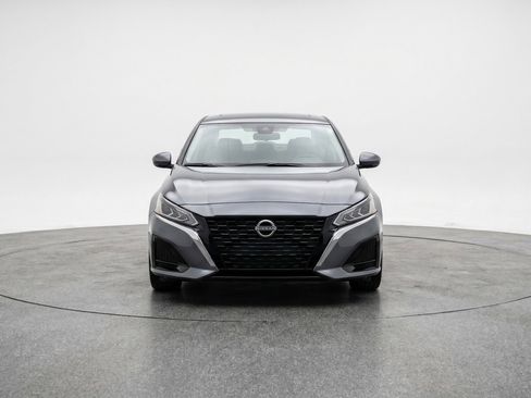 Used 2025 Nissan Altima 2.5 SV FWD image 2