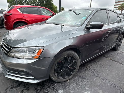 Used 2017 Volkswagen Jetta S w/ Jetta S Cold Weather Package FWD image 10