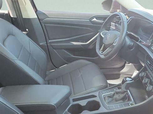 Used 2024 Volkswagen Jetta SE w/ Panoramic Sunroof Package FWD image 6