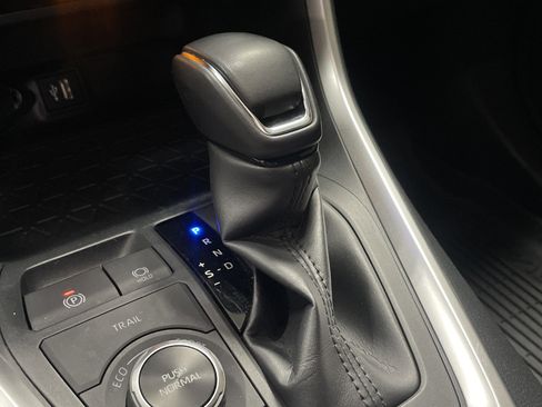 Used 2025 Toyota RAV4 SE image 26