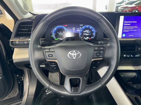 Used 2025 Toyota Crown Limited image 20