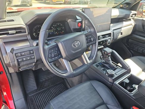 Used 2025 Toyota 4Runner TRD Off-Road Premium AWD/4WD image 13