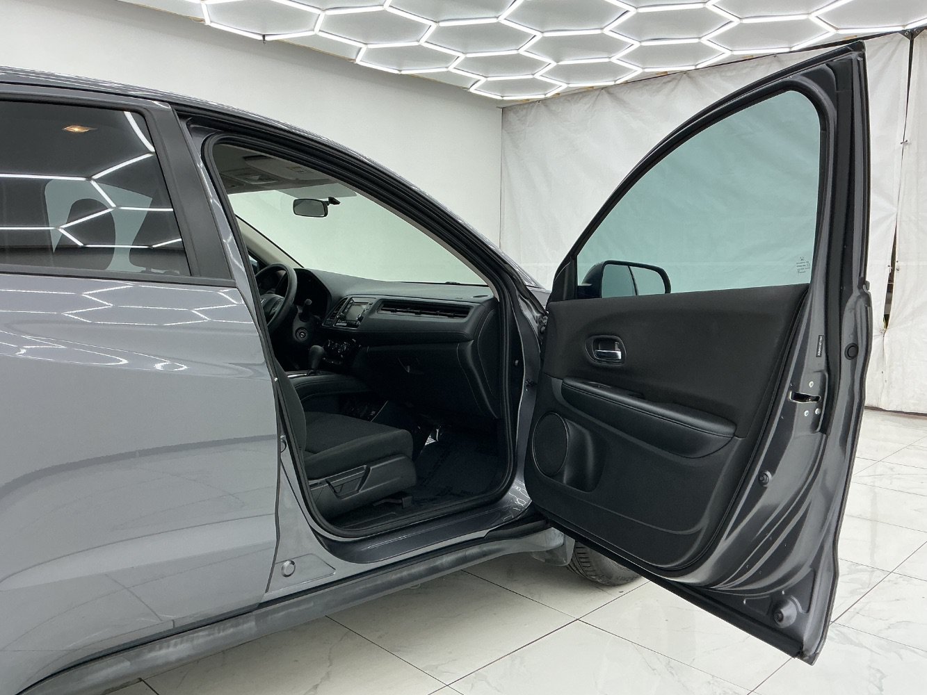 Used 2018 Honda HR-V LX image 17