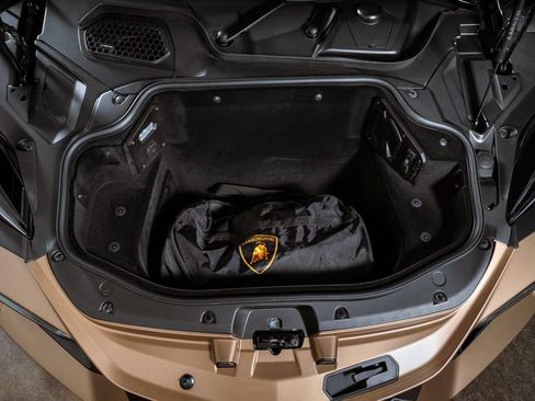 Used 2024 Lamborghini Revuelto AWD/4WD image 41