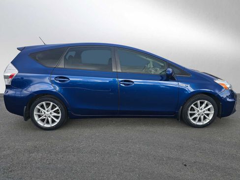 Used 2014 Toyota Prius V Five image 2