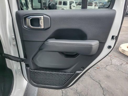 Used 2022 Jeep Wrangler Unlimited Sahara w/ Cold Weather Group AWD/4WD image 20