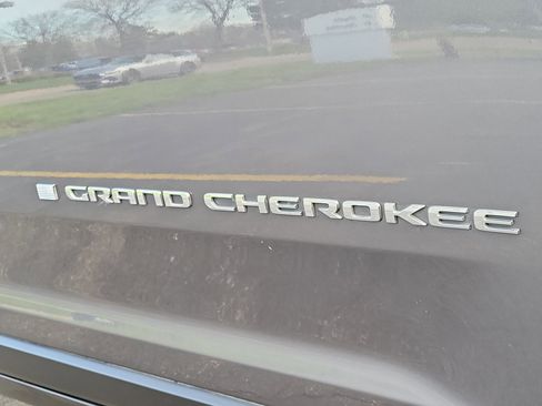 Used 2024 Jeep Grand Cherokee Laredo AWD/4WD image 6