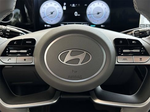 Used 2024 Hyundai Elantra SEL w/ Convenience Package image 9