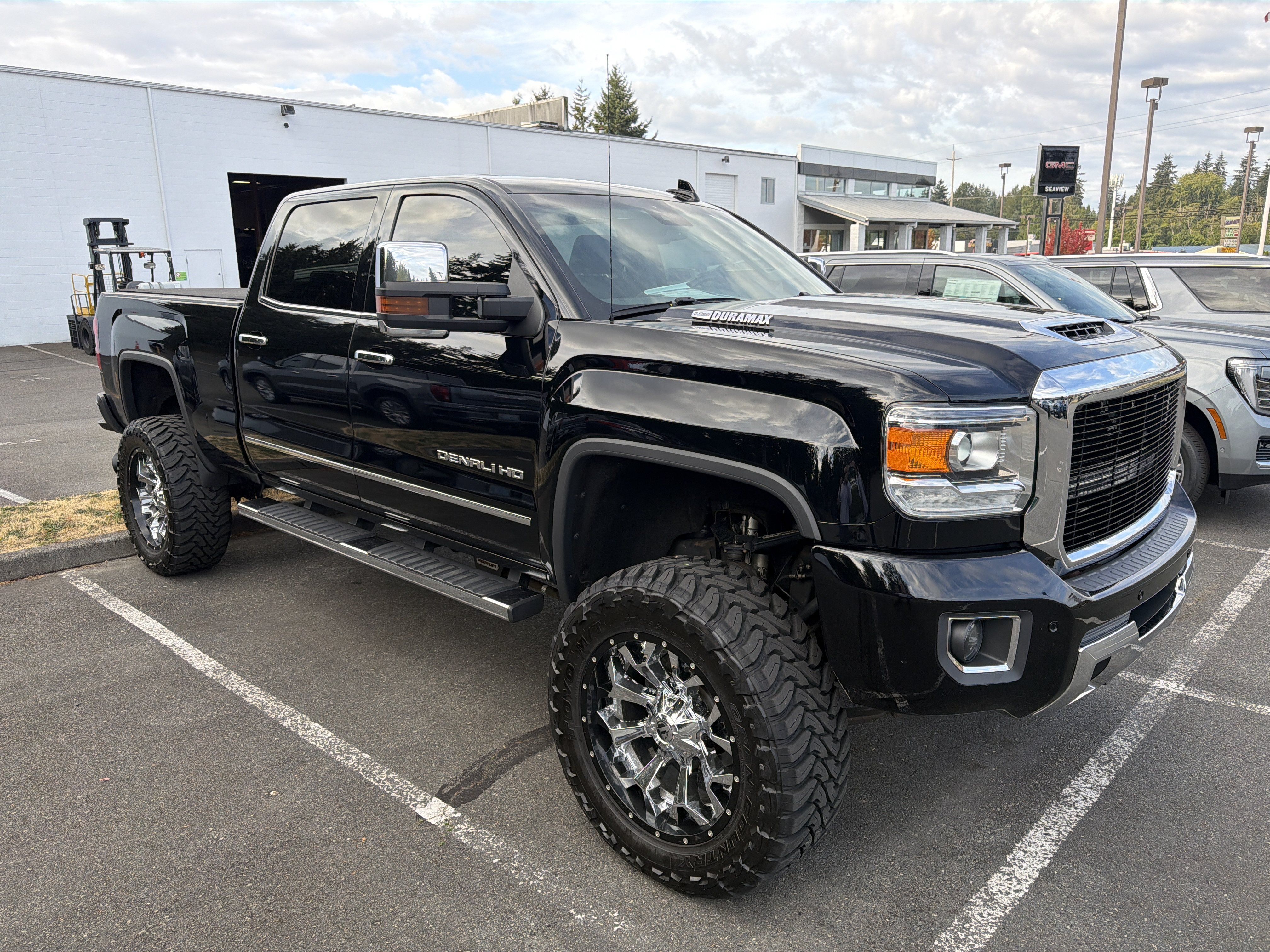 Used 2019 GMC Sierra 2500 Denali w/ Duramax Plus Package AWD/4WD image 1