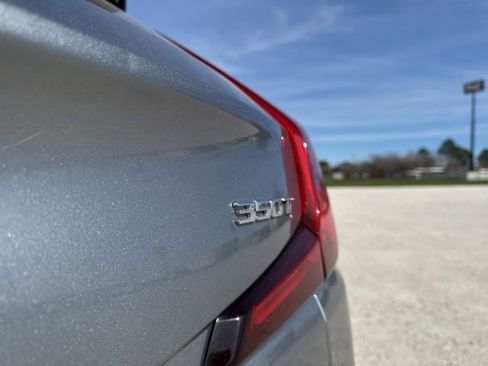 Used 2024 Cadillac XT4 Premium Luxury image 11