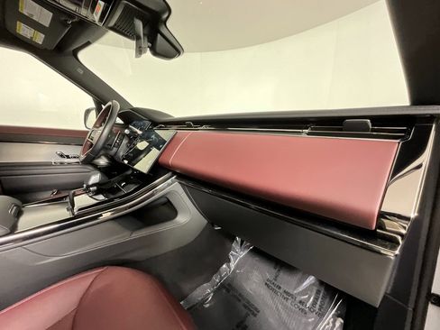 Certified 2024 Land Rover Range Rover Sport Dynamic SE image 19